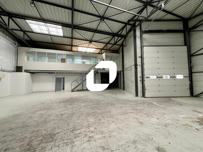 36 Rue Champ Dolin, Saint-Priest to rent - Interior Photo - Image 2 of 17