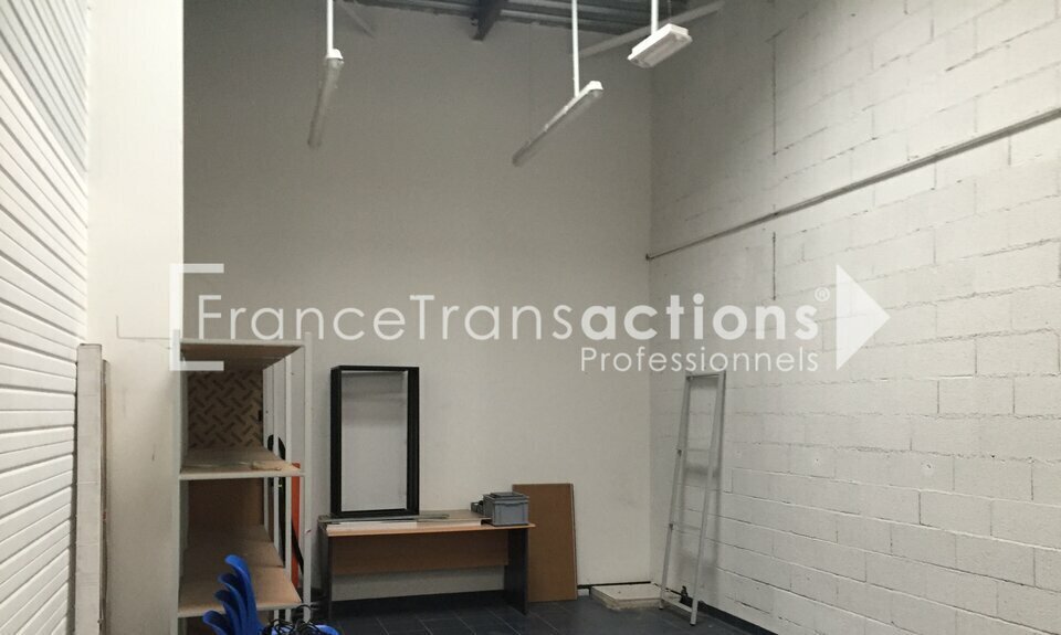 Retail in Portet-sur-Garonne to rent - Interior Photo - Image 3 of 4