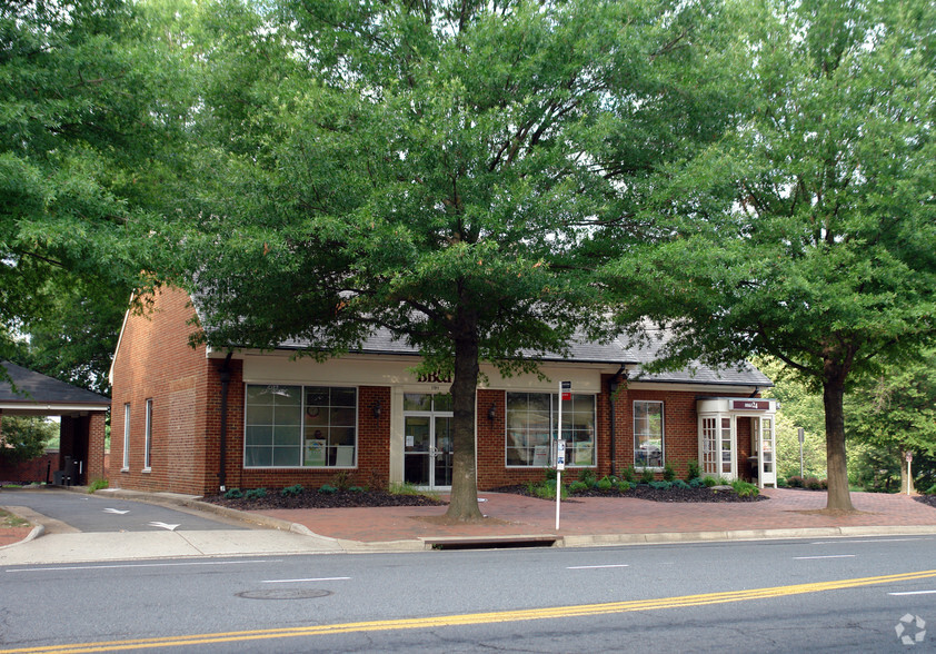 191 W Broad St, Falls Church, VA for rent - Building Photo - Image 2 of 3