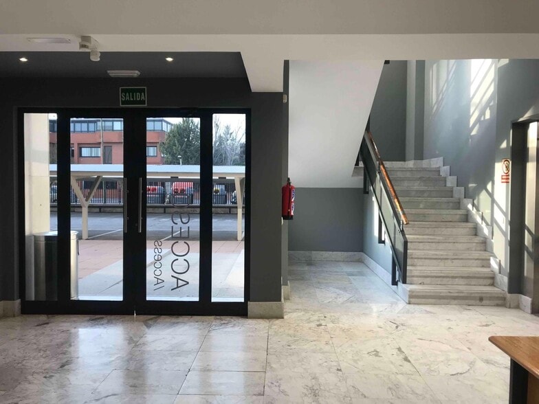 Calle de la Granja, 8, Alcobendas, Madrid to rent - Building Photo - Image 2 of 8