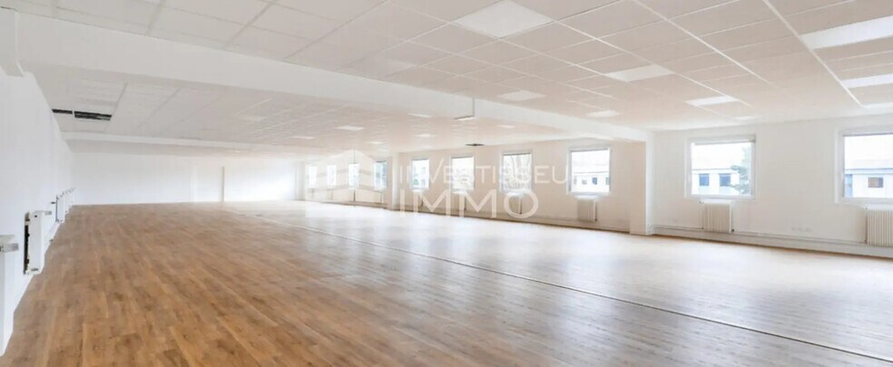 Light Industrial in Gennevilliers to rent - Interior Photo - Image 2 of 2