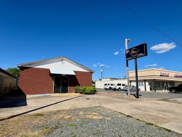 3211 Louisville Ave, Monroe, LA for rent - Building Photo - Image 1 of 12