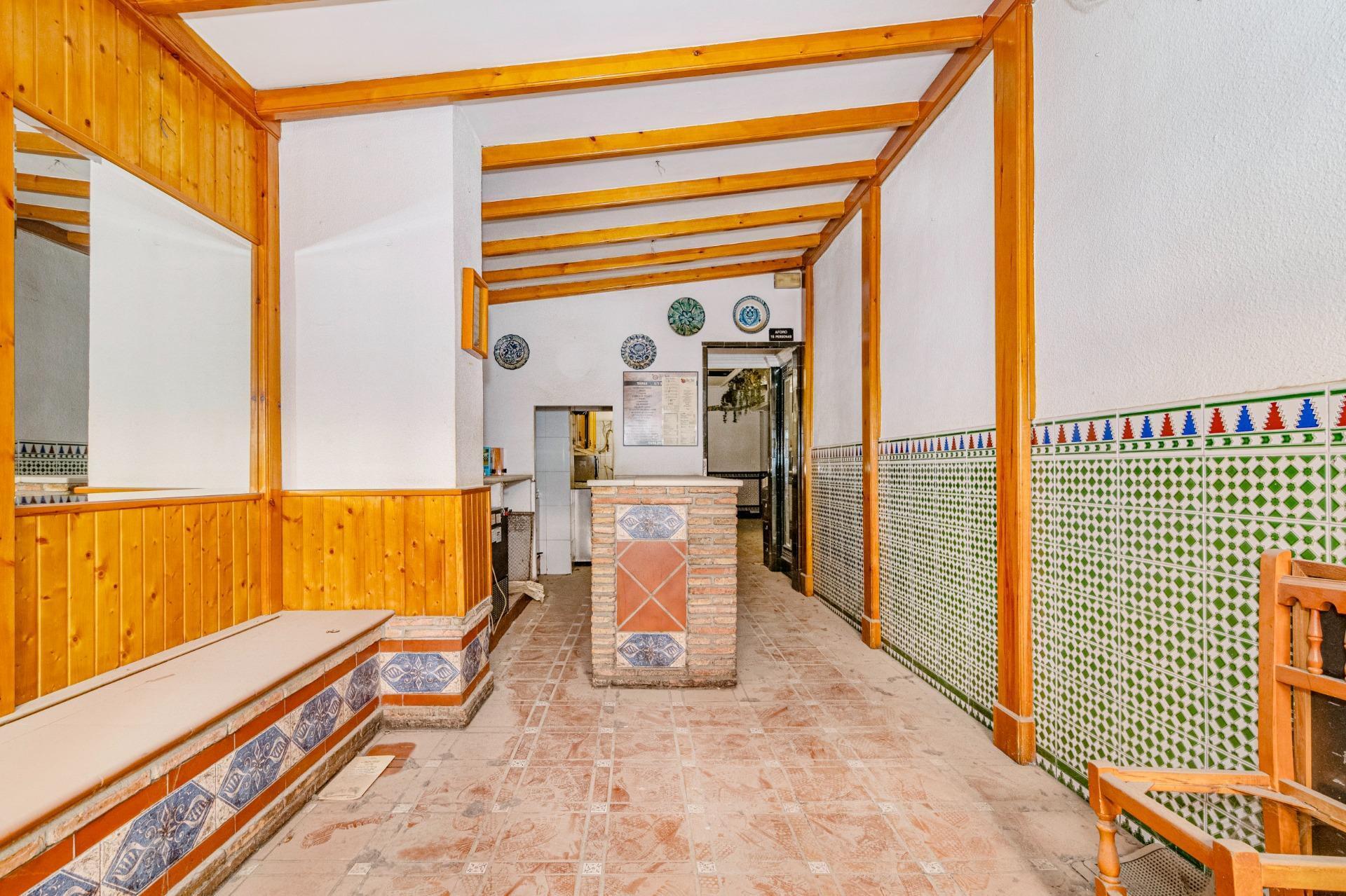 Retail in Granada for sale Building Photo- Image 1 of 30