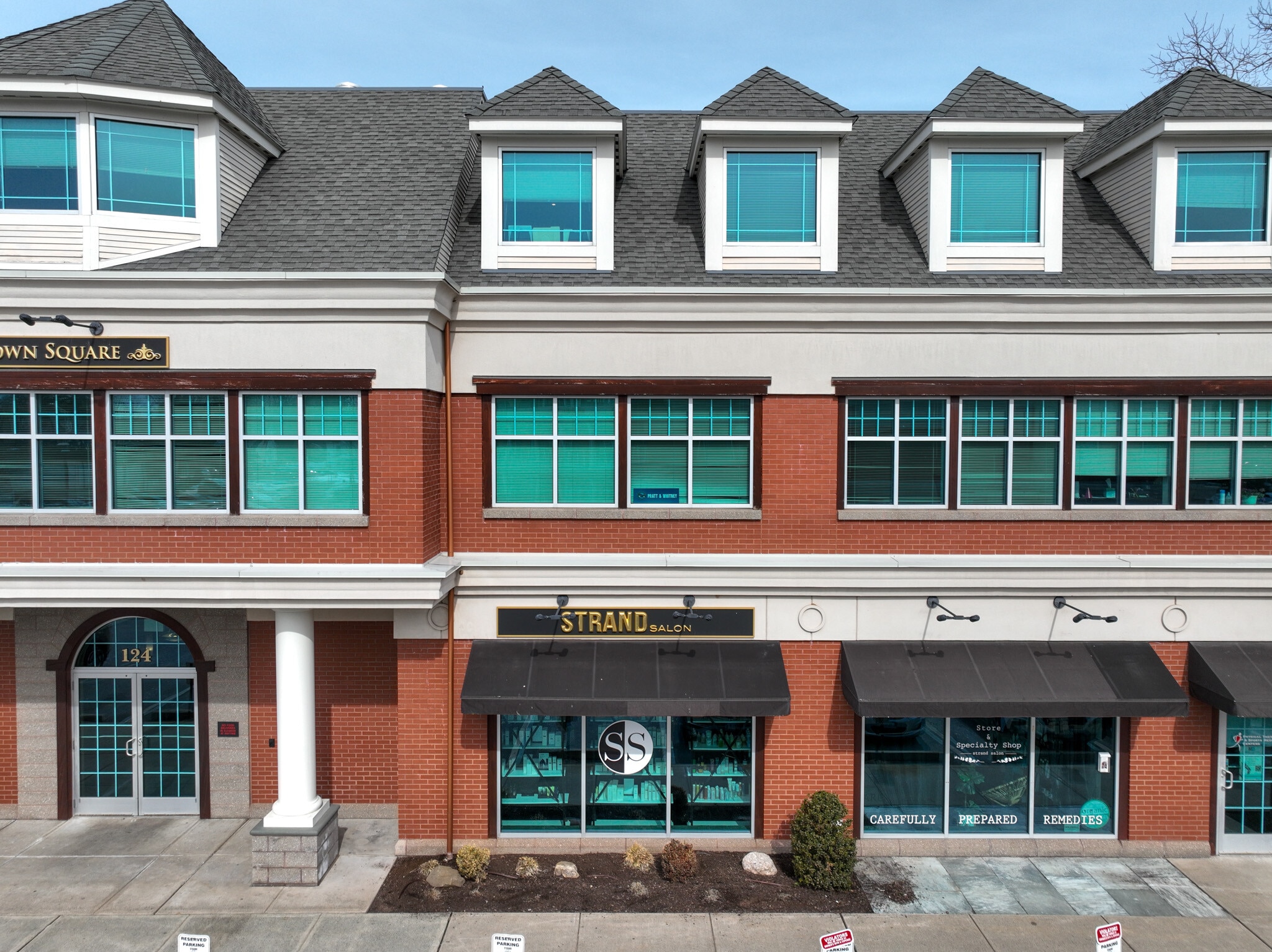 124 Hebron Ave, Glastonbury, CT to rent Primary Photo- Image 1 of 34