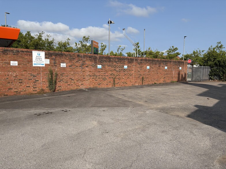 Silver St, Taunton to rent - Building Photo - Image 3 of 12