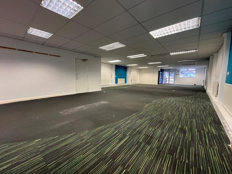 36-38 High St, Ashford to rent - Building Photo - Image 3 of 7