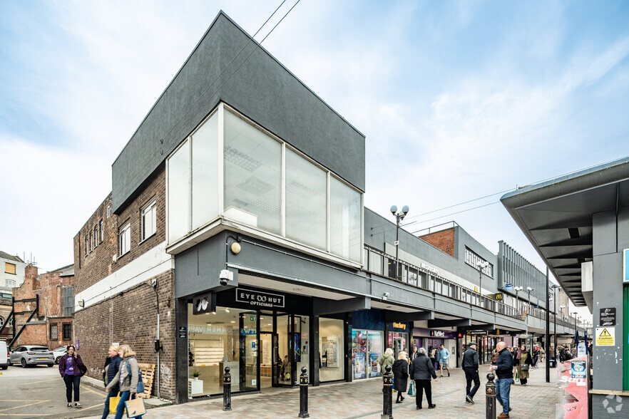 Great Underbank, Stockport to rent - Building Photo - Image 3 of 14