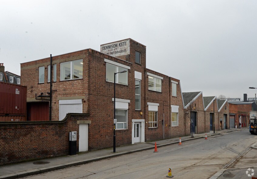 222-230 Farmer's Rd, London for sale - Primary Photo - Image 1 of 1