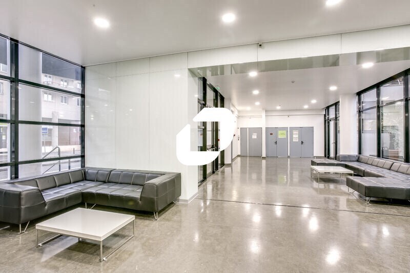 2 Boulevard Vauban, Montigny-le-Bretonneux to rent - Lobby - Image 3 of 25