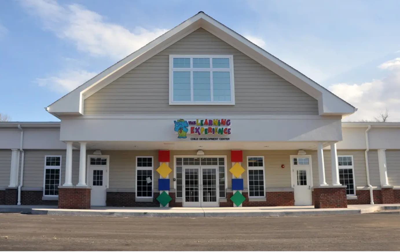 266-276 S Main St, Newtown, CT to rent Interior Photo- Image 1 of 2