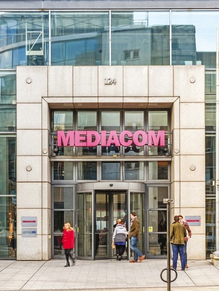 124 Theobalds Rd, London to rent - Building Photo - Image 2 of 4