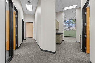 6455 Lakeview Blvd, Lake Oswego, OR to rent Interior Photo- Image 2 of 24