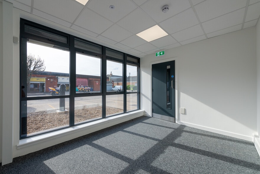 West Rd, London to rent - Building Photo - Image 2 of 2