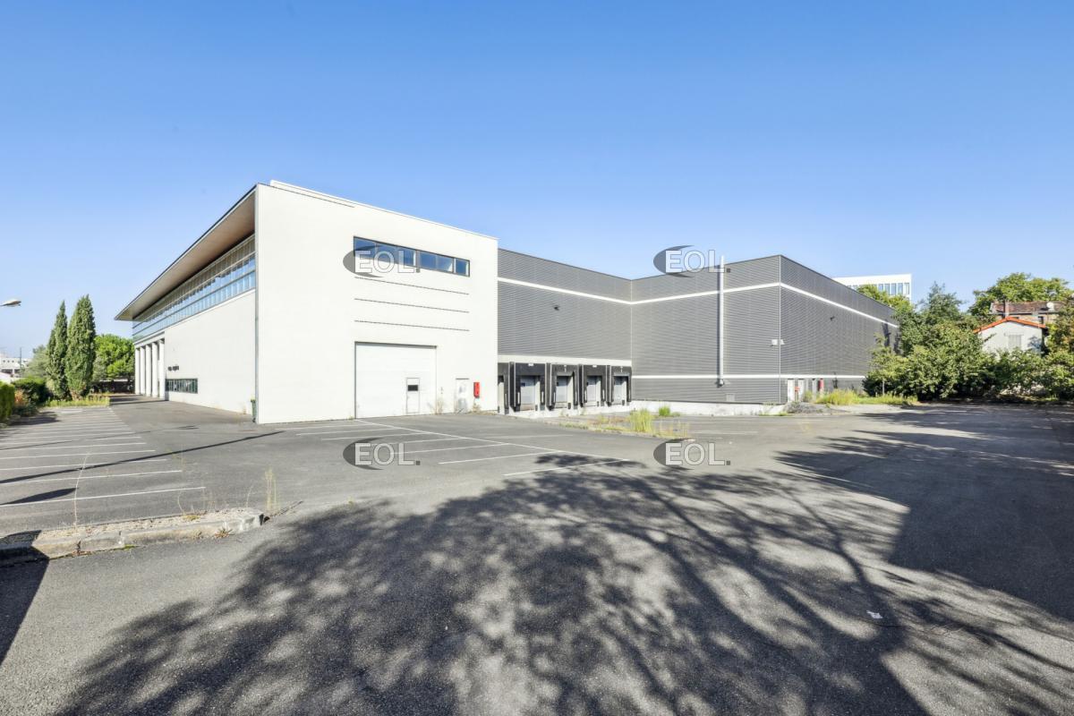 Light Industrial in Romainville to rent Building Photo- Image 1 of 20
