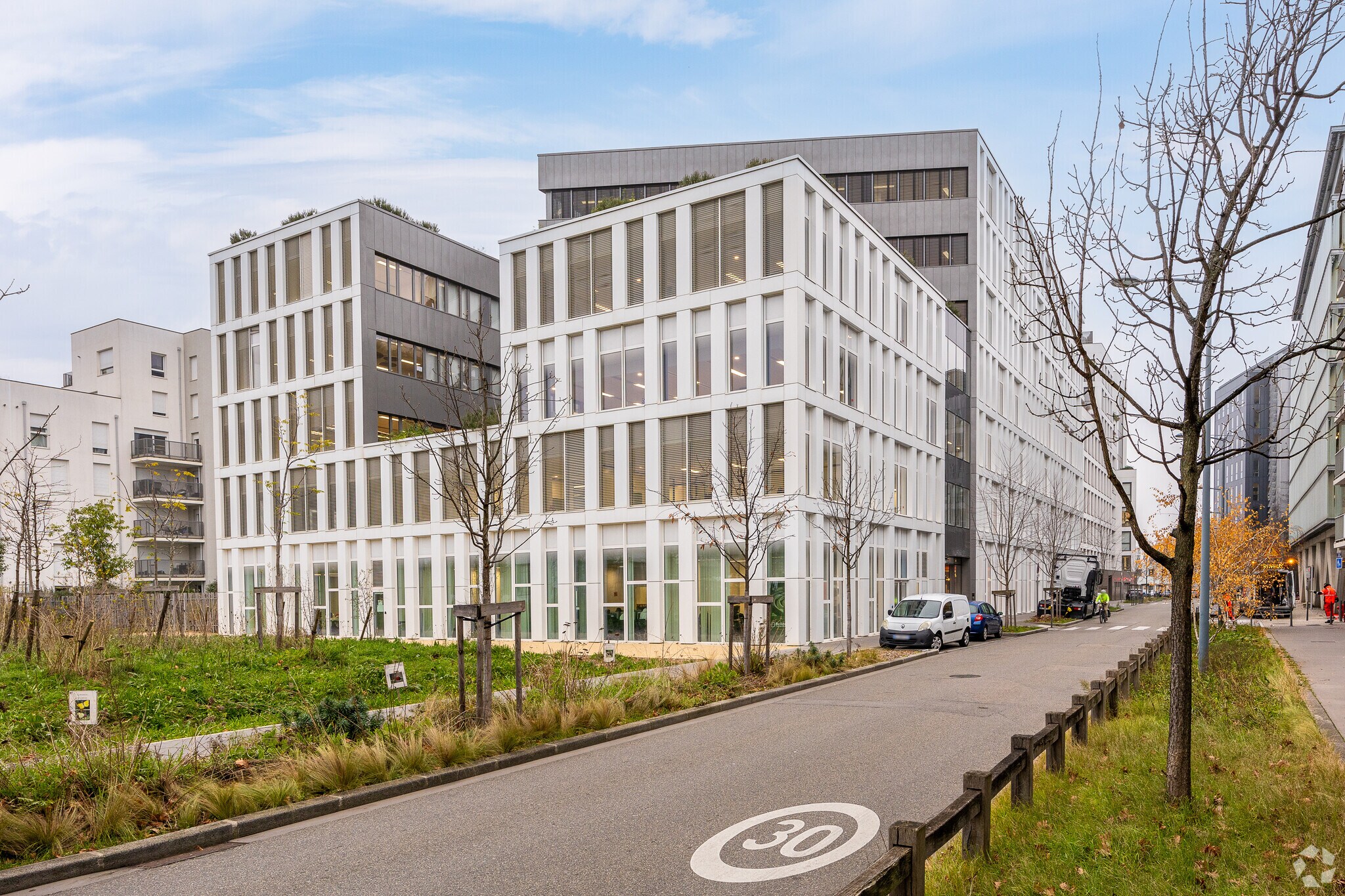 4 Rue Maurice Moissonnier, Vaulx-en-Velin to rent Building Photo- Image 1 of 7