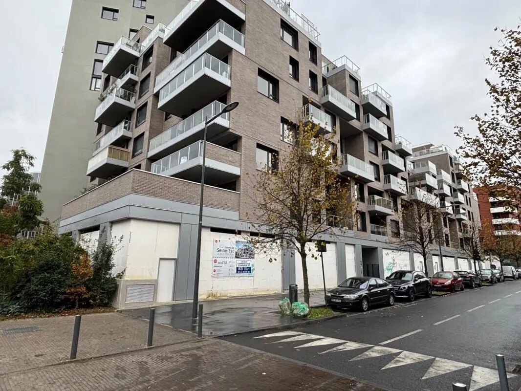 Retail in Asnières-sur-Seine to rent Building Photo- Image 1 of 6