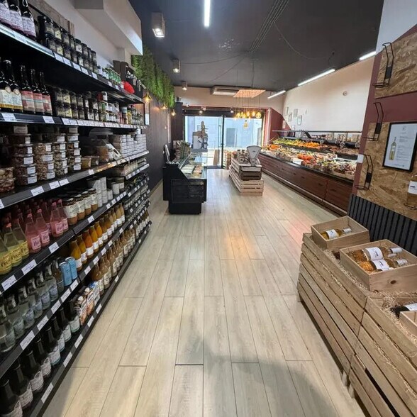 Light Industrial in Bordeaux to rent - Interior Photo - Image 3 of 3