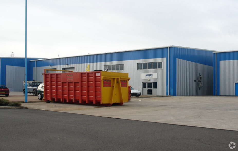 Spitfire Clos, Coventry to rent - Building Photo - Image 3 of 15