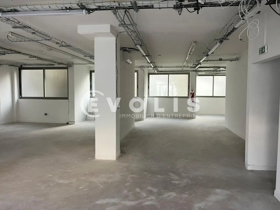 Retail in Paris to rent Interior Photo- Image 1 of 13