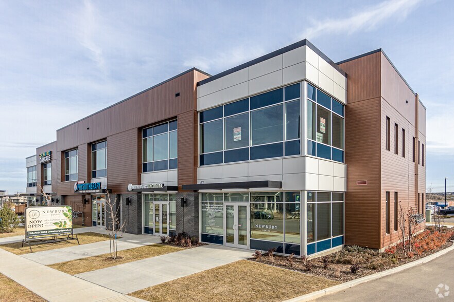 8305 Chappelle Way SW, Edmonton, AB to rent - Building Photo - Image 2 of 10