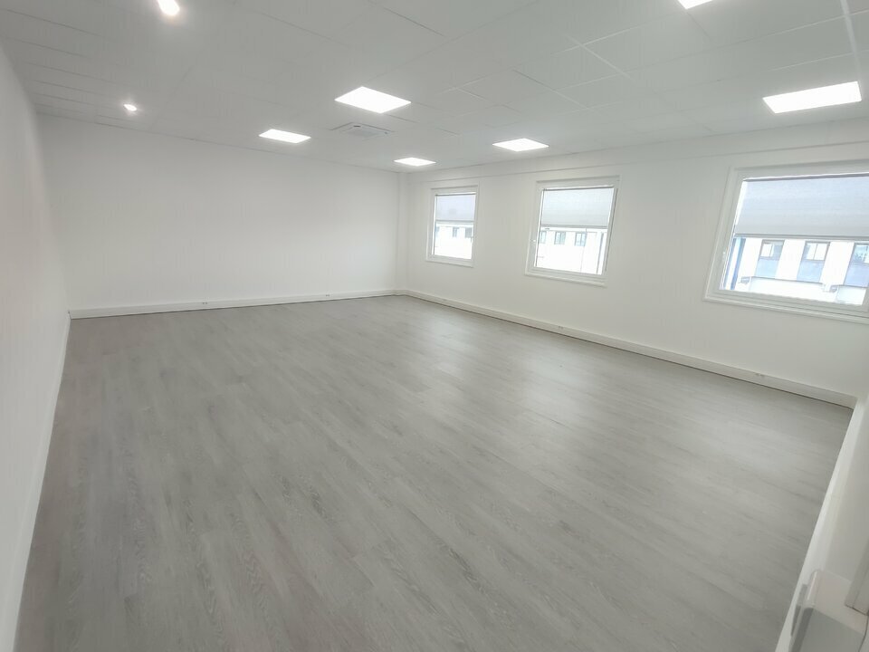 Office in Saint-Quentin-Fallavier for sale Interior Photo- Image 1 of 19