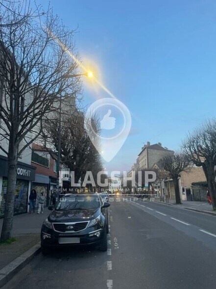 Retail in Montreuil to rent - Building Photo - Image 2 of 2