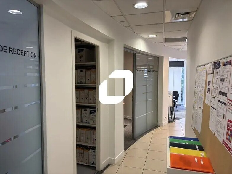 Office in Bruges to rent - Interior Photo - Image 2 of 6