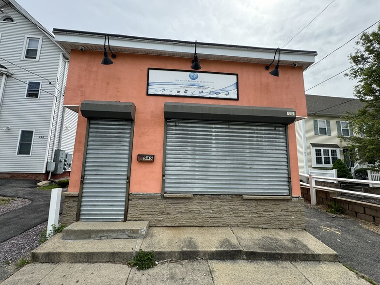 948 Warren Ave, Brockton, MA for rent - Building Photo - Image 1 of 7