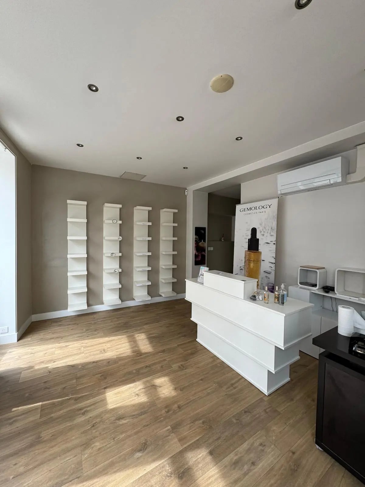 Retail in Boissy-Saint-Léger to rent Interior Photo- Image 1 of 6