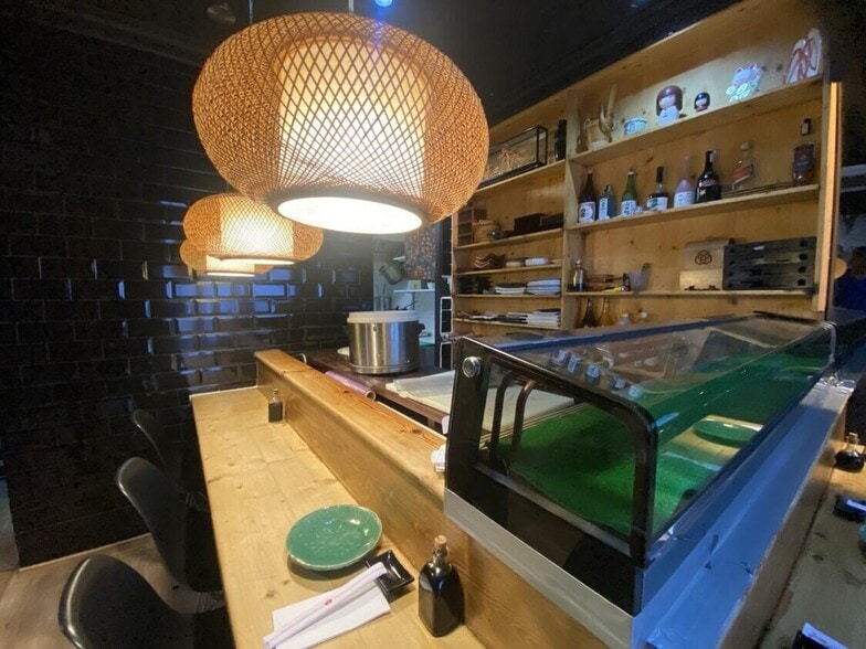 Retail in Barcelona, Barcelona for sale - Building Photo - Image 1 of 1