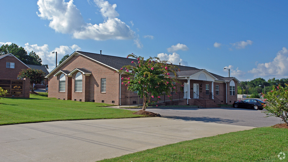 440-442 E Long Ave, Gastonia, NC for sale - Primary Photo - Image 1 of 2