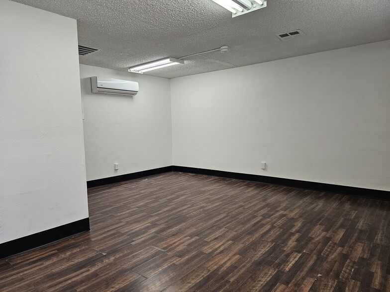 7412-7426 S Central Ave, Los Angeles, CA for rent - Interior Photo - Image 2 of 11