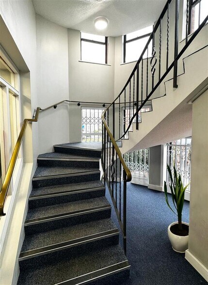 1A-1B Greenfield Cres, Birmingham to rent - Building Photo - Image 3 of 25