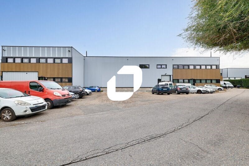 Light Industrial in Villeneuve-la-Garenne to rent - Building Photo - Image 3 of 11