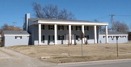 516 E 12th Ave, Emporia, KS for sale Building Photo- Image 1 of 1