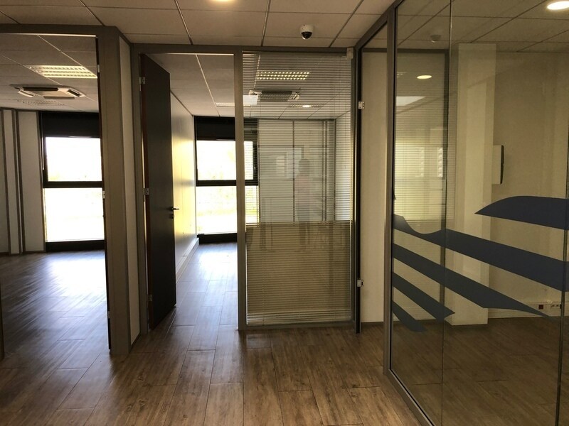 Location Bureaux 200 m² - Photo 1