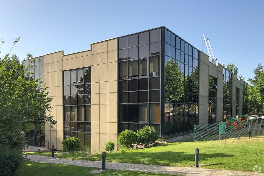 Calle de la Azalea, 1, Alcobendas, Madrid to rent - Building Photo - Image 2 of 2