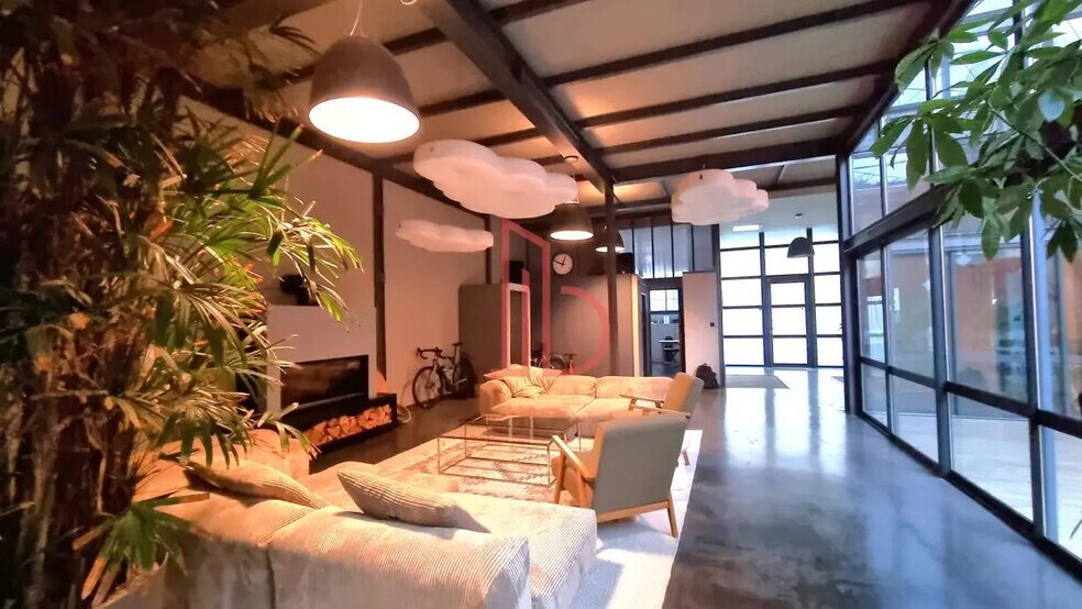 Office in Bordeaux to rent - Building Photo - Image 2 of 8