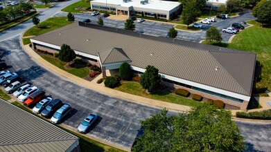 1005 Beau Terre Dr, Bentonville, AR to rent Interior Photo- Image 1 of 12