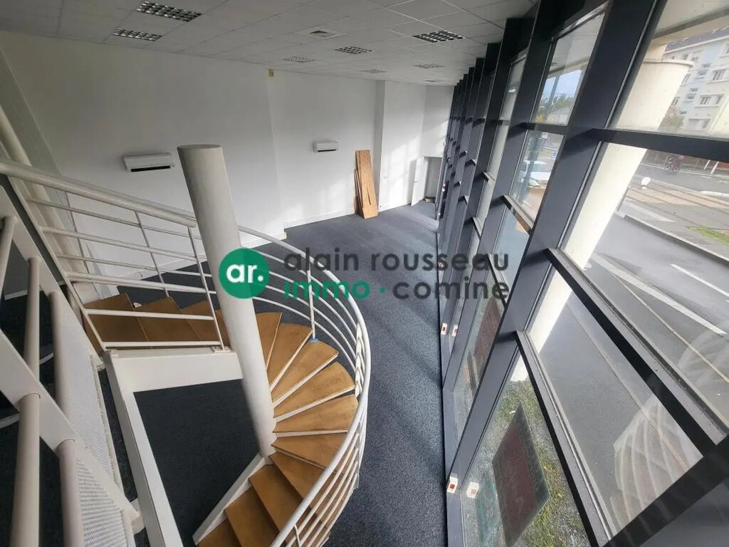 Location Commerce 220 m² - Photo 1
