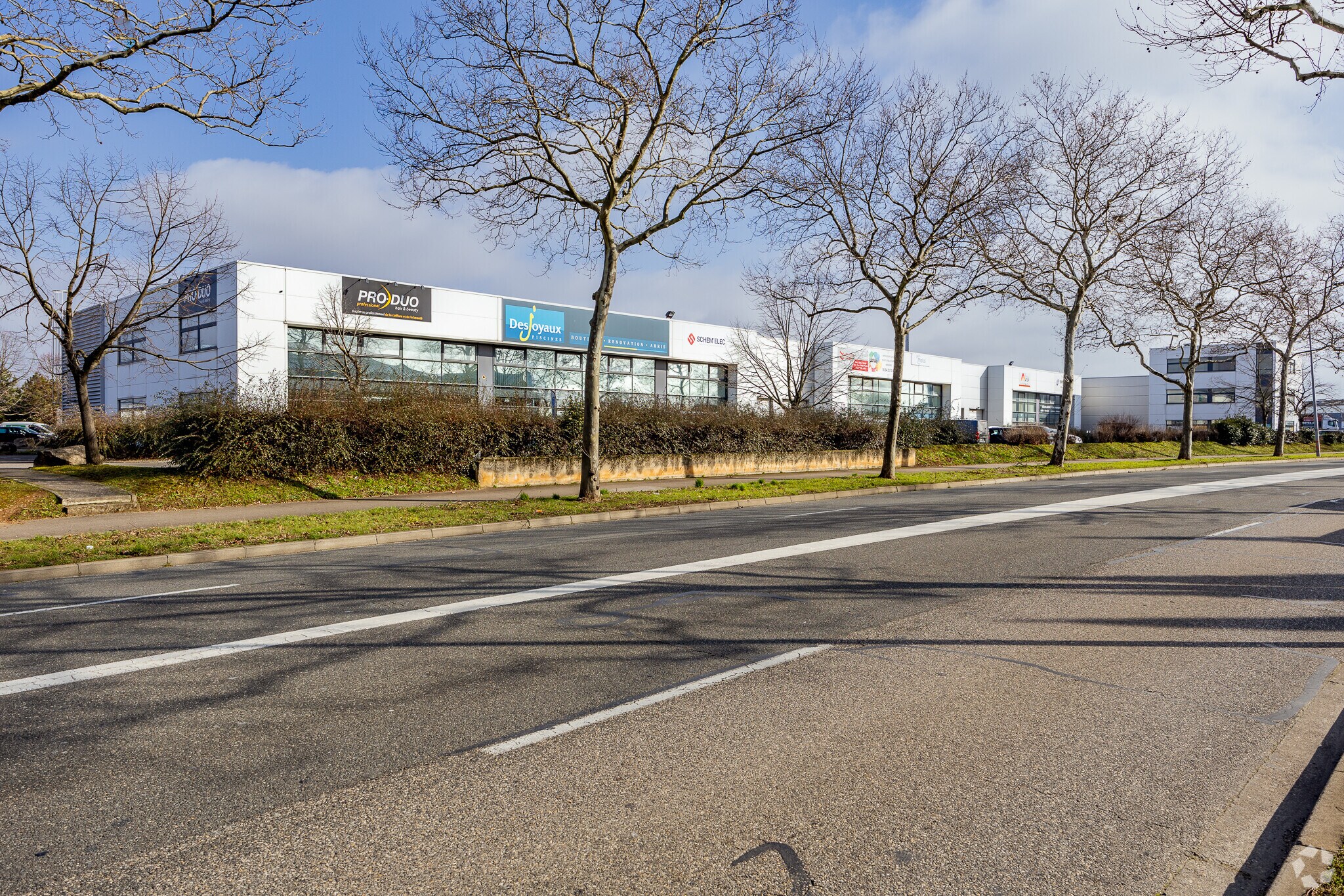 Rue Elisée Reclus, Décines-Charpieu to rent Primary Photo- Image 1 of 4