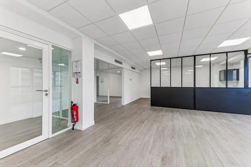 99 Avenue Aristide Briand, Montrouge to rent - Building Photo - Image 3 of 8