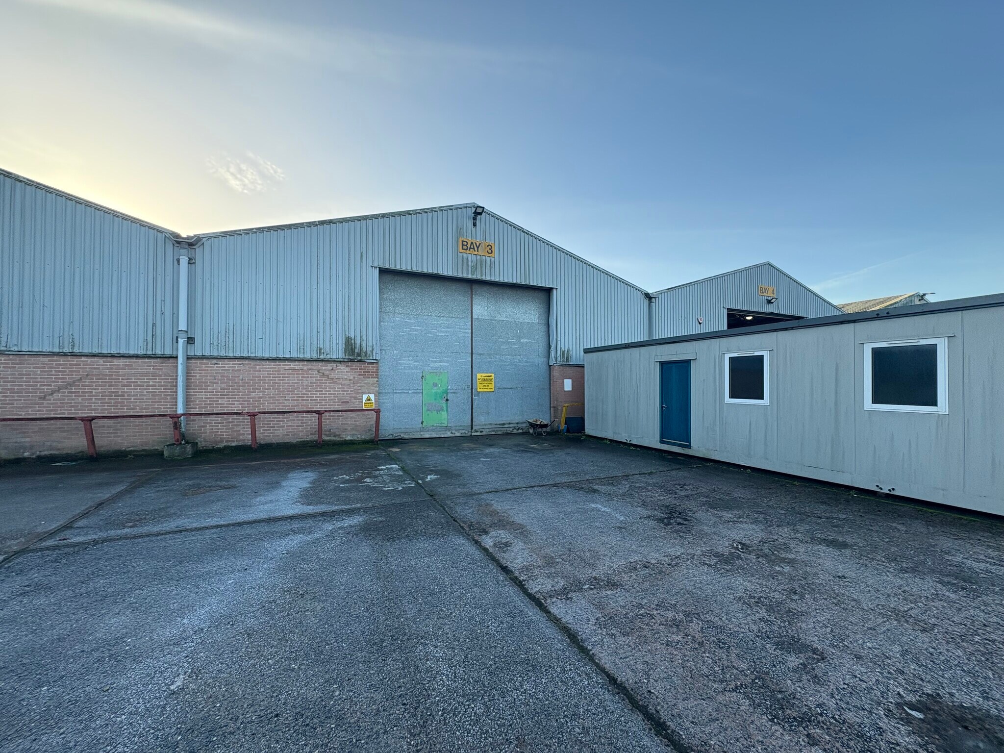 3 Link Rd, Westbury to rent Building Photo- Image 1 of 4