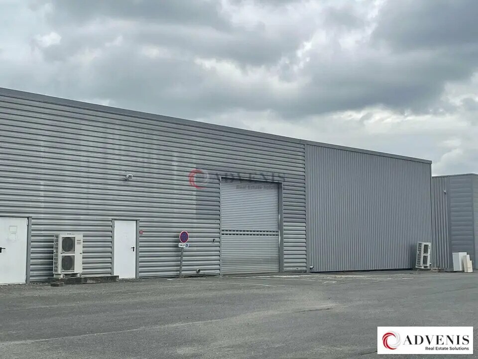 Location Local d'activités 728 m² - Photo 1