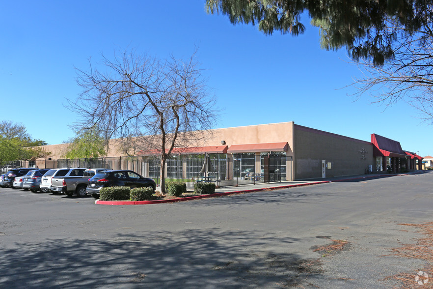 1037-1061 W Henderson Ave, Porterville, CA for sale - Primary Photo - Image 1 of 1