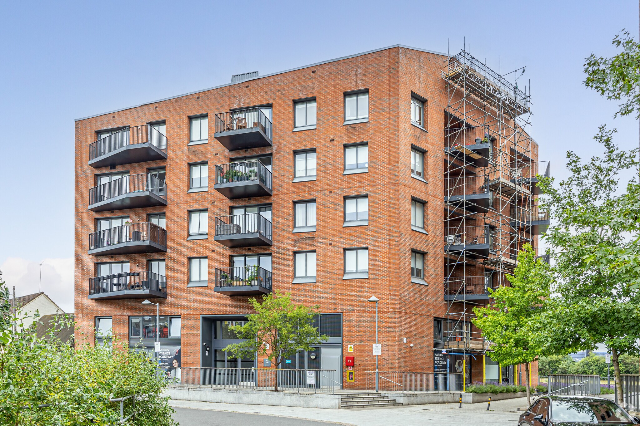 18 Gillender St, London for sale Primary Photo- Image 1 of 7