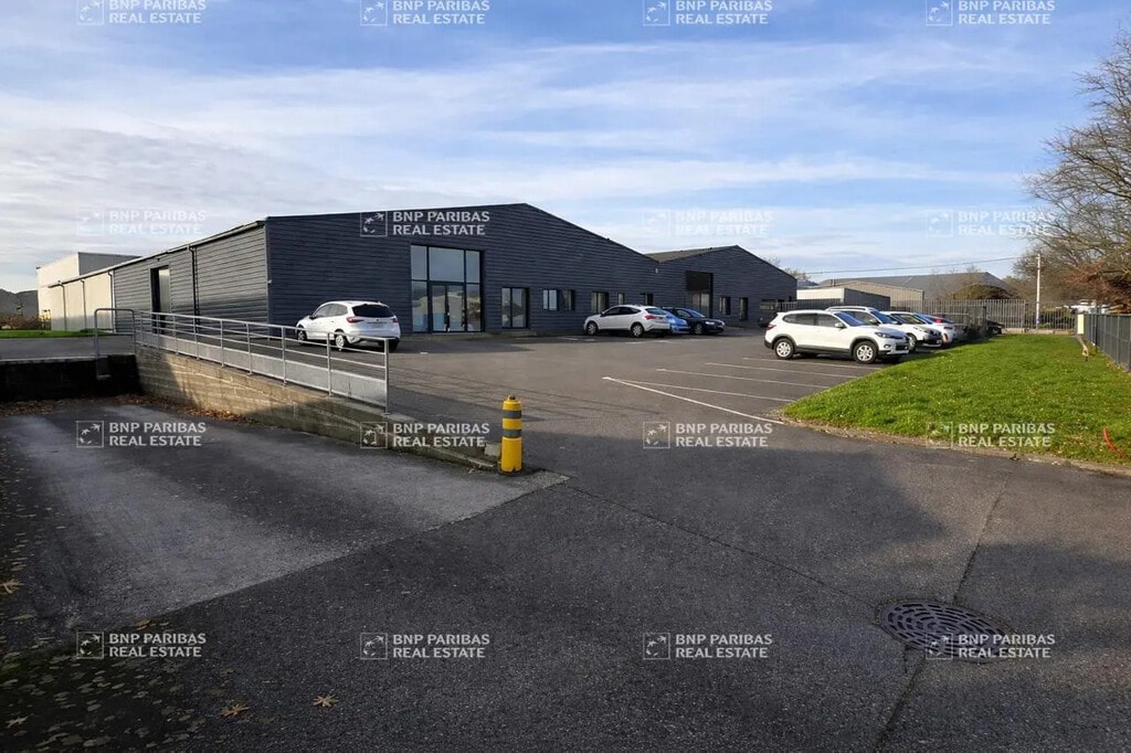 Location Local d'activités 1 250 m² - Photo 1