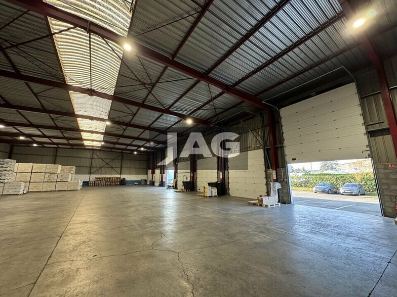 Light Industrial in Genas for sale - Building Photo - Image 3 of 14