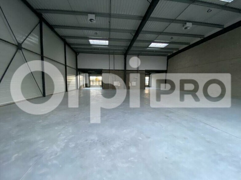 Light Industrial in Villebon Sur Yvette for sale - Interior Photo - Image 1 of 5