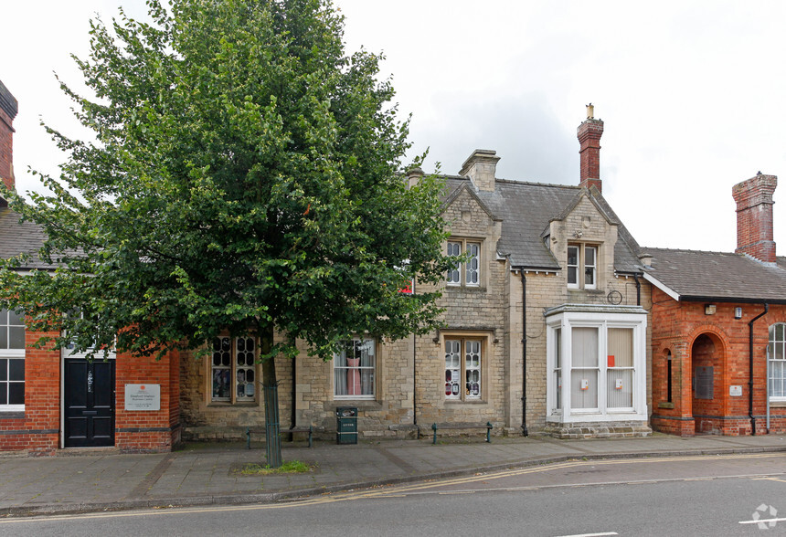 Station Rd, Sleaford for rent - Primary Photo - Image 1 of 7